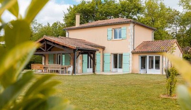 Modern villa with large garden and BBQ area