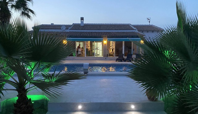 Modern villa with large garden and close to the sea