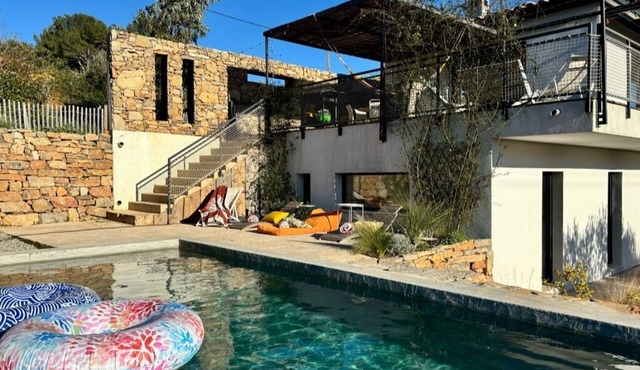 Modern villa with pool in the heart of Provence, 30 minutes from the beaches