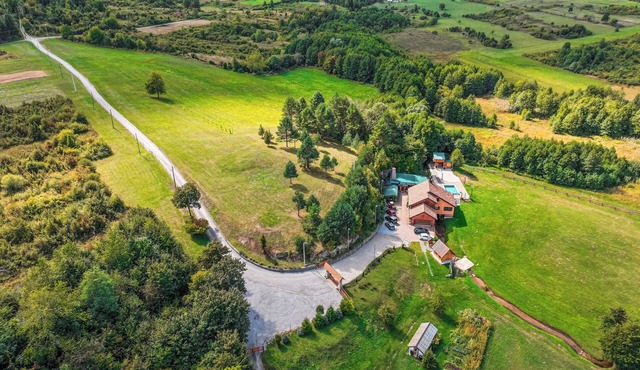 Modern villa with pool and jacuzzi in the heart of Lika by river and nature.