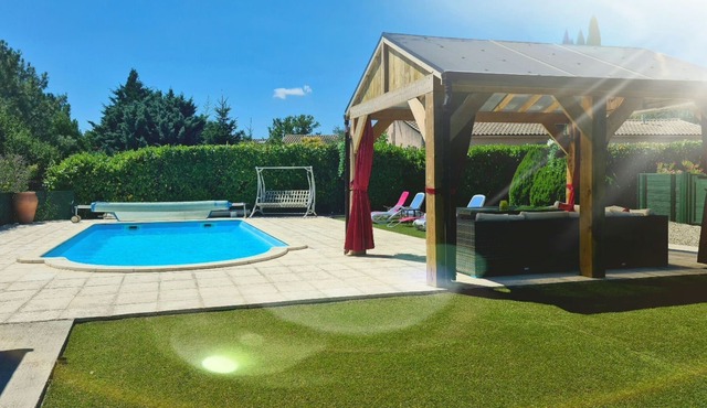 Modern villa with private Heated pool & aircon near Carcassonne sleeps up to 6
