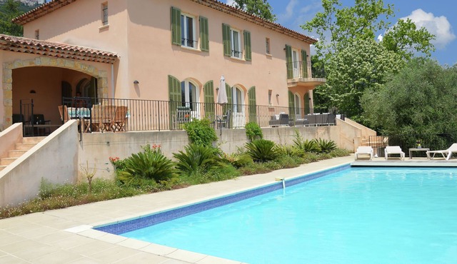 Modern Villa with Private Pool in Cabris