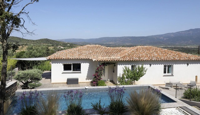 Modern villa with private pool between Bonifacio and Porto-vecchio