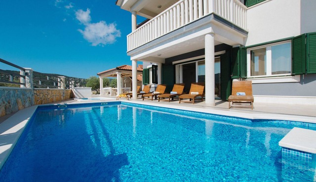 Modern villa with private pool and BBQ, near TROGIR and SPLIT