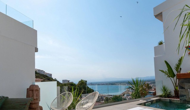 Modern villa with private pool in Roses