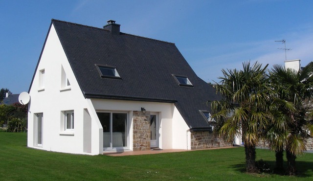 Modern villa with sea view facing the Brehat archipelago - 30 m from the beach