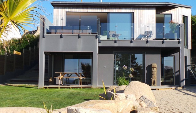 modern villa with spa and stunning views of the Iroise sea.