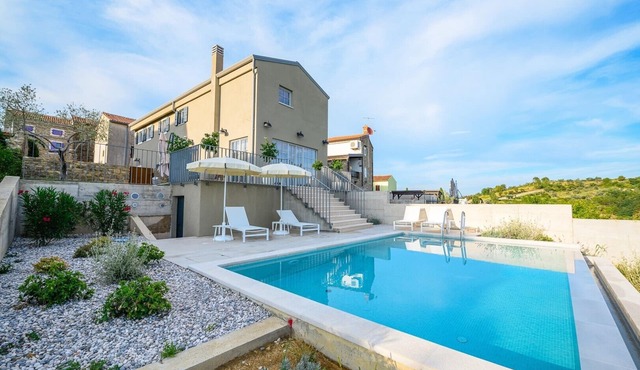 Modern villa with swimming pool - Villa Volare + Cantare