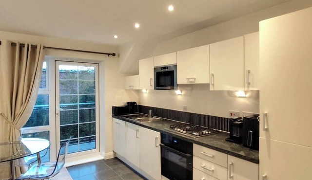 Modern Village Apartment near the Village Green, Marlow & Windsor
