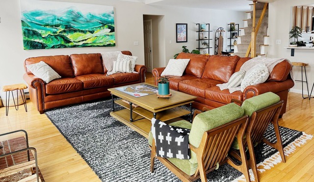 Modern VT Chalet with Hot Tub near Mt Snow & Stratton Mtn