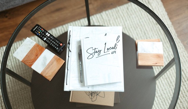 Modern, Warm, Chic Flat in Westerville