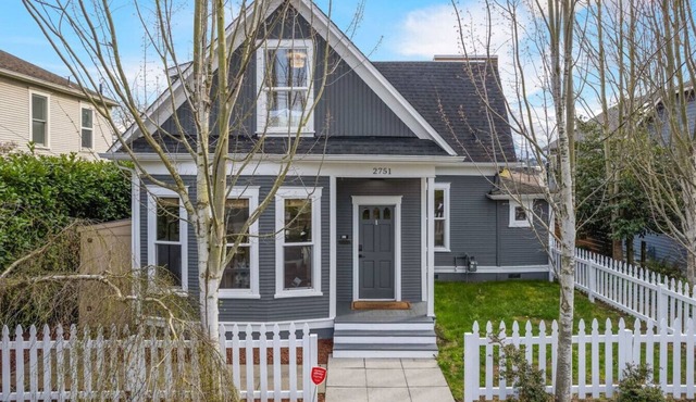 Modern & Warm City Oasis - Fire Pit