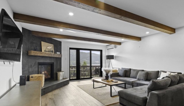 Modern & Warm Condo with Views of Mont-Tremblant
