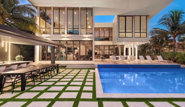 Modern Waterfront mansion