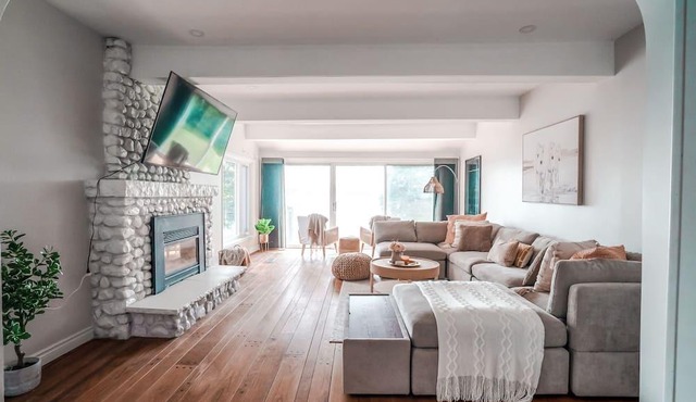 Modern Waterfront Cottage With Heated Pool by 1000 Islands!