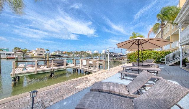 Modern Waterfront Escape Near Beach (U3)