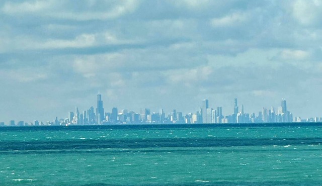 Modern Waterfront Home - Chicago Skyline Views, Steps to the Beach
