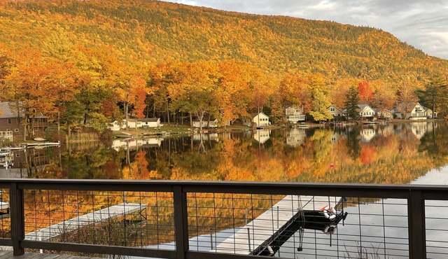 Modern Waterfront Lakehouse sleeps 8, Dock, Mountain Views & Close to Middlebury