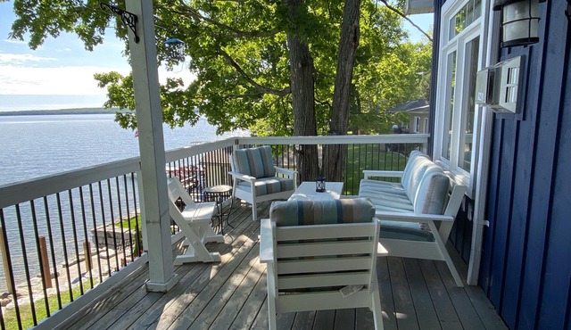 Modern Waterfront Lake House with it's own beach on Georgian Bay