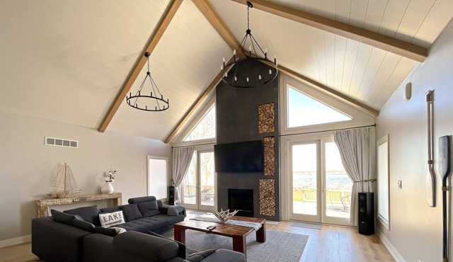 Modern Waterfront Lakehouse/1H Notre Dame/2H Chicago