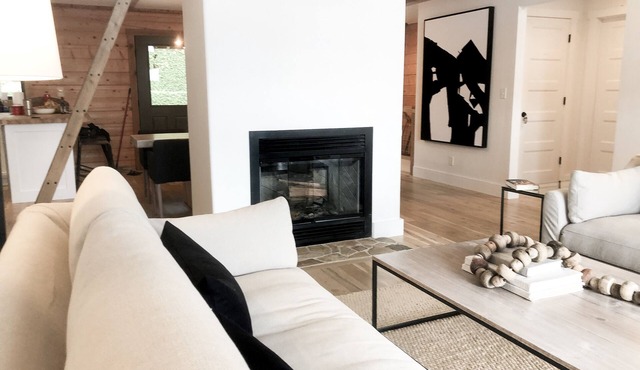 Modern Waterfront Log Cabin at Lewis-Smith Lake, AL