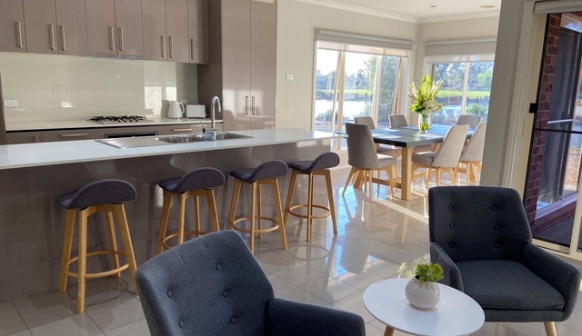 Modern waterfront luxury escape near Shepparton