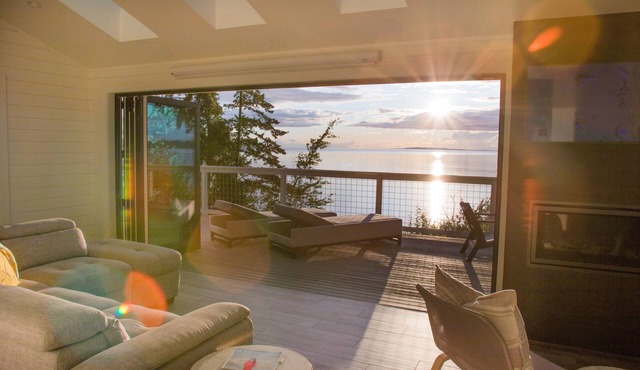 Modern Waterfront Luxury