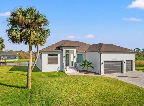 Modern Waterfront Bliss