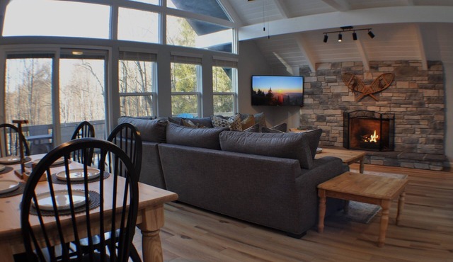 Modern Waynesville Cabin Getaway! 2 Fireplaces, Pool Table, Close To Everything!