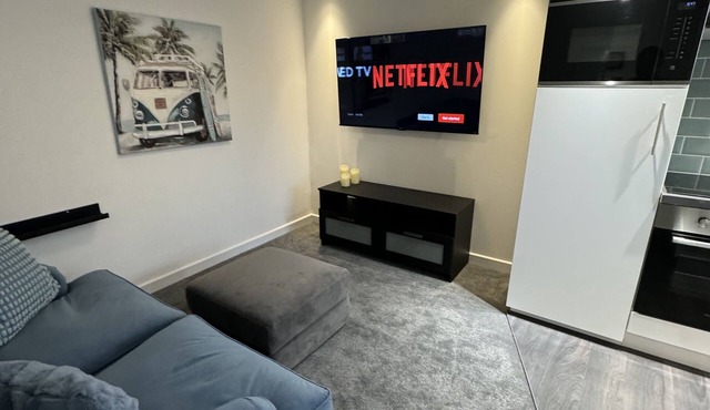 Modern well designed 1 bedroom apartment, with car parking