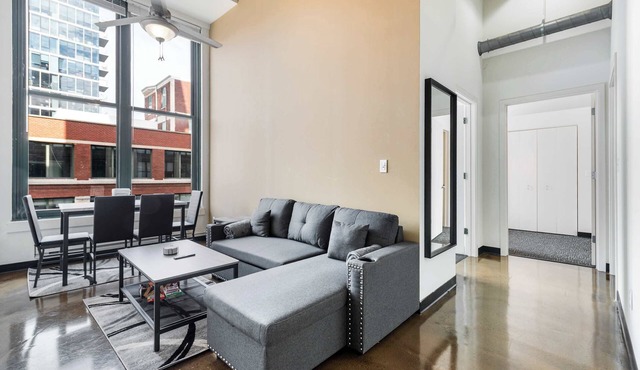 Modern West Loop Gem-City Views & Prime Location 2