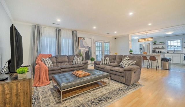 Modern Wilmington Getaway about 6 Miles to Beaches!