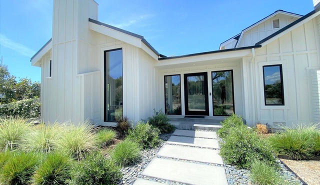 Modern Wine Country Home with Pool, Spa & Sauna, EV Charging