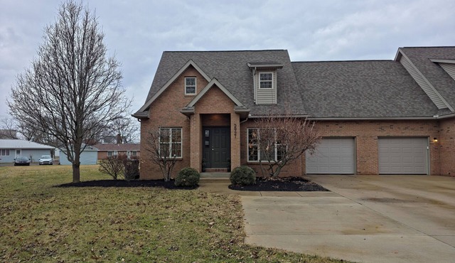 Modern with traditional style, 3-bedroom condo with wifi in charming Laurel Oaks