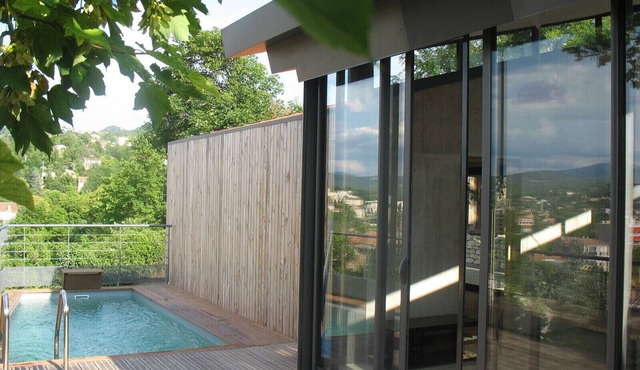 Modern wooden house with private pool in the heart of the Luberon