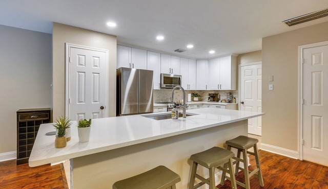 Modern Woodlands Townhome w/Spacious Yard & Patio