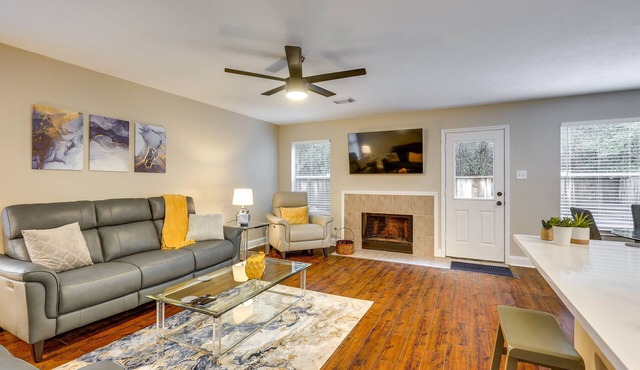 Modern Woodlands Townhome w/Spacious Yard & Patio