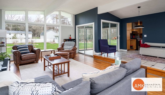 Modern Woodside Retreat - Minutes from Tunnel Park