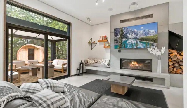 Modern x Muskoka: Contemporary Waterfront Oasis