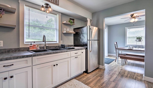 Modern Zanesville Escape w/Deck & Spacious Yard