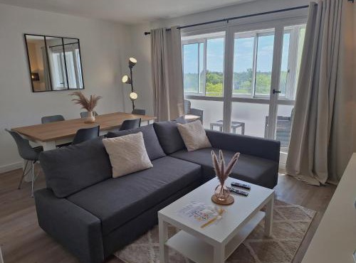 Moderne et calme 10 pers à 15mn du centre Orléans