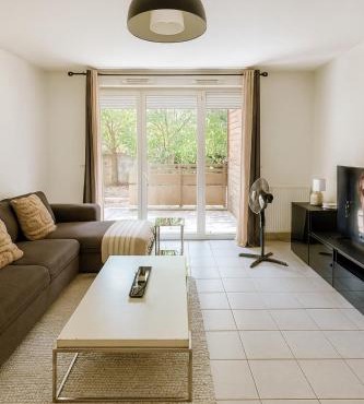 Moderne et paisible maisonette avec jardin