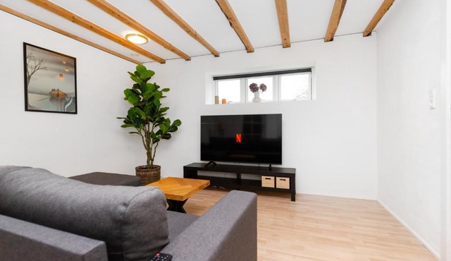 Moderne & Fuldt udstyret lejlighed m.plads til 4