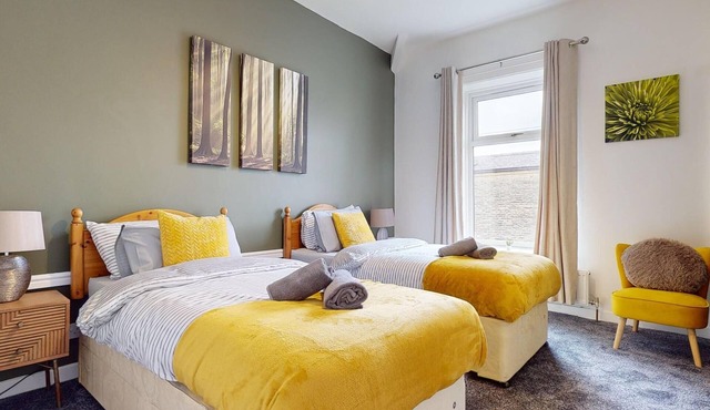 Modernised 3-bedroom Blackburn townhouse sleeps 6