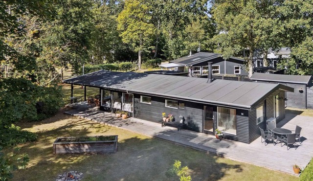 Modernised cottage near woods and beach