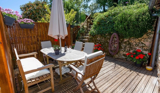 Modernised town house in the centre of Brantome, with a pretty garden