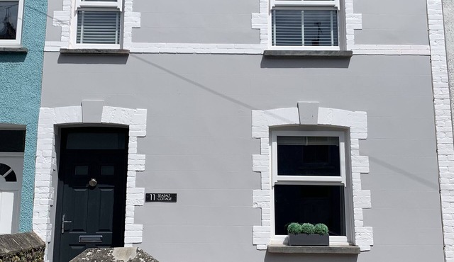 Modernised traditional cottage, Sleeps 5,short walk to beaches, town, amenities