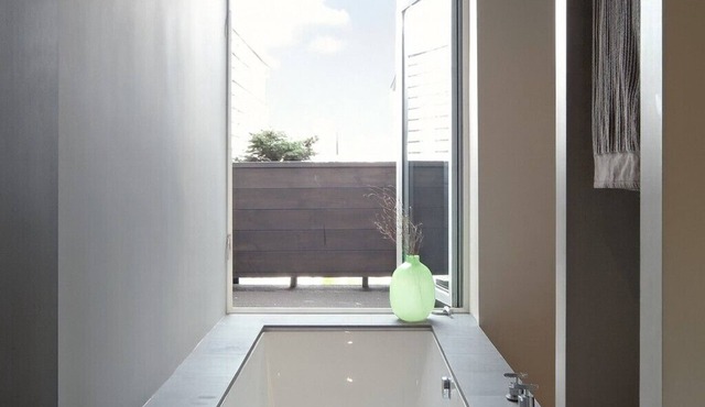 Modernist Home + Nanny Suite + Backyard + 2 Parking