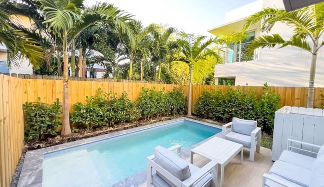 Modernista 2, Townhome with Pool by Coconut Grove