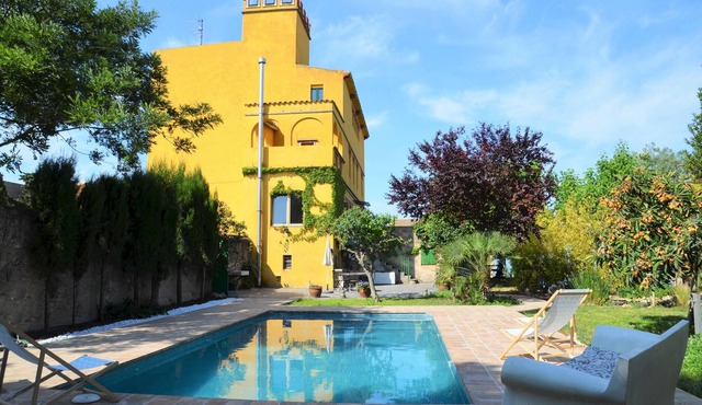 Modernistic huge holiday home with outstanding garden and great location